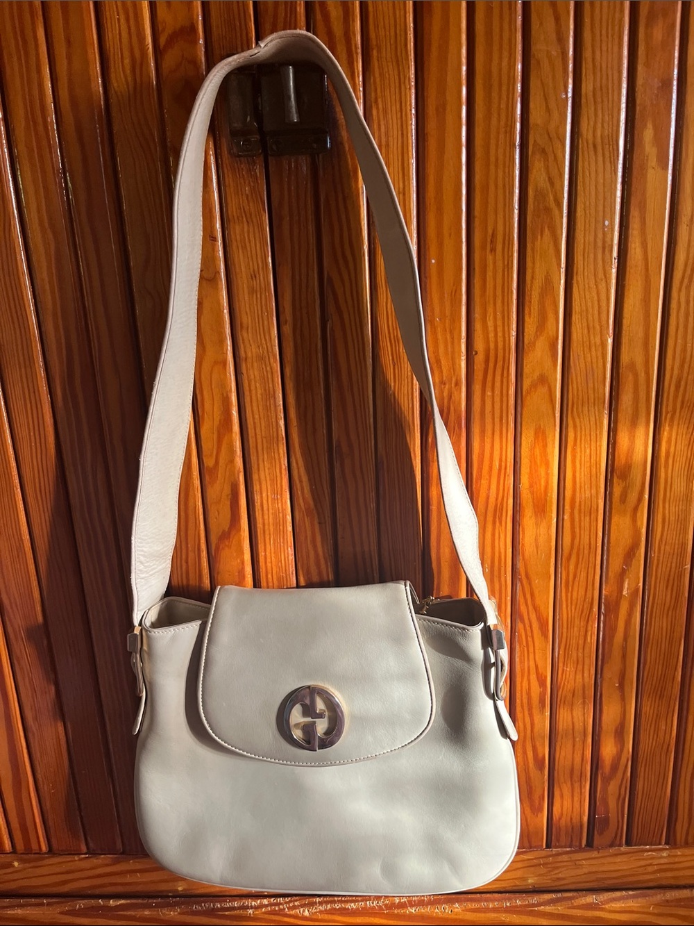 Gucci Cream Shoulder Bag with Gold Logo Hardware